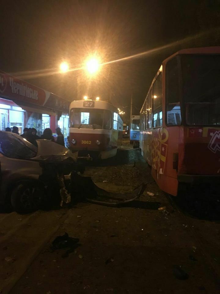 Новость - События - Нe пропустил: на Салтовке трамвай попал в аварию
