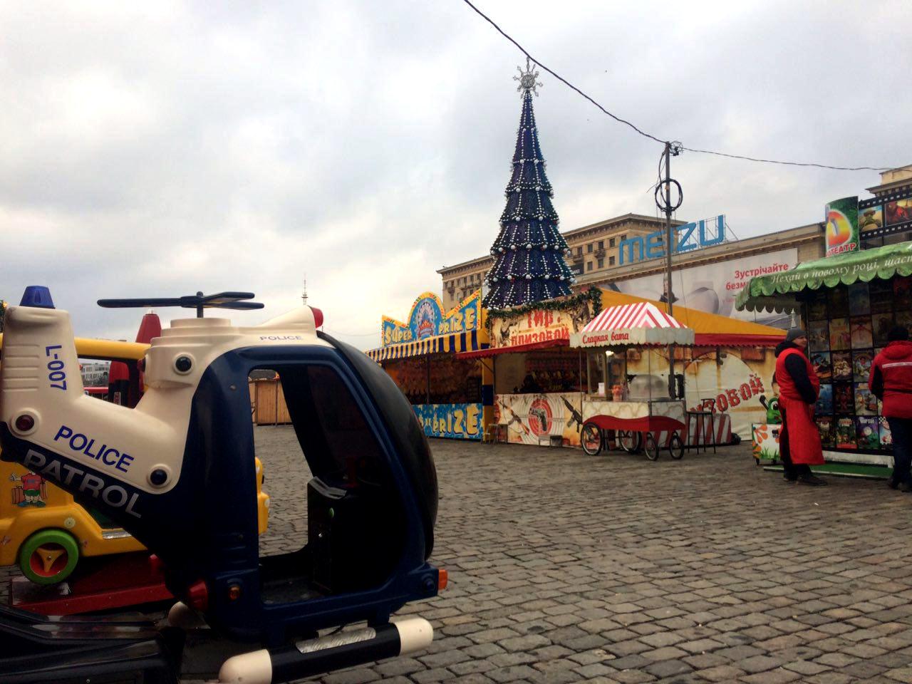 Новогодний городок на площади Свободы в Харькове (фото: Алина Бычек)
