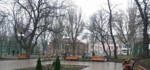 В Запорожье появился сквер, в котором можно зарядить телефон