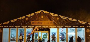 На Приморском бульваре появился пряничный городок: тут создадут огромный торт диаметром три метра