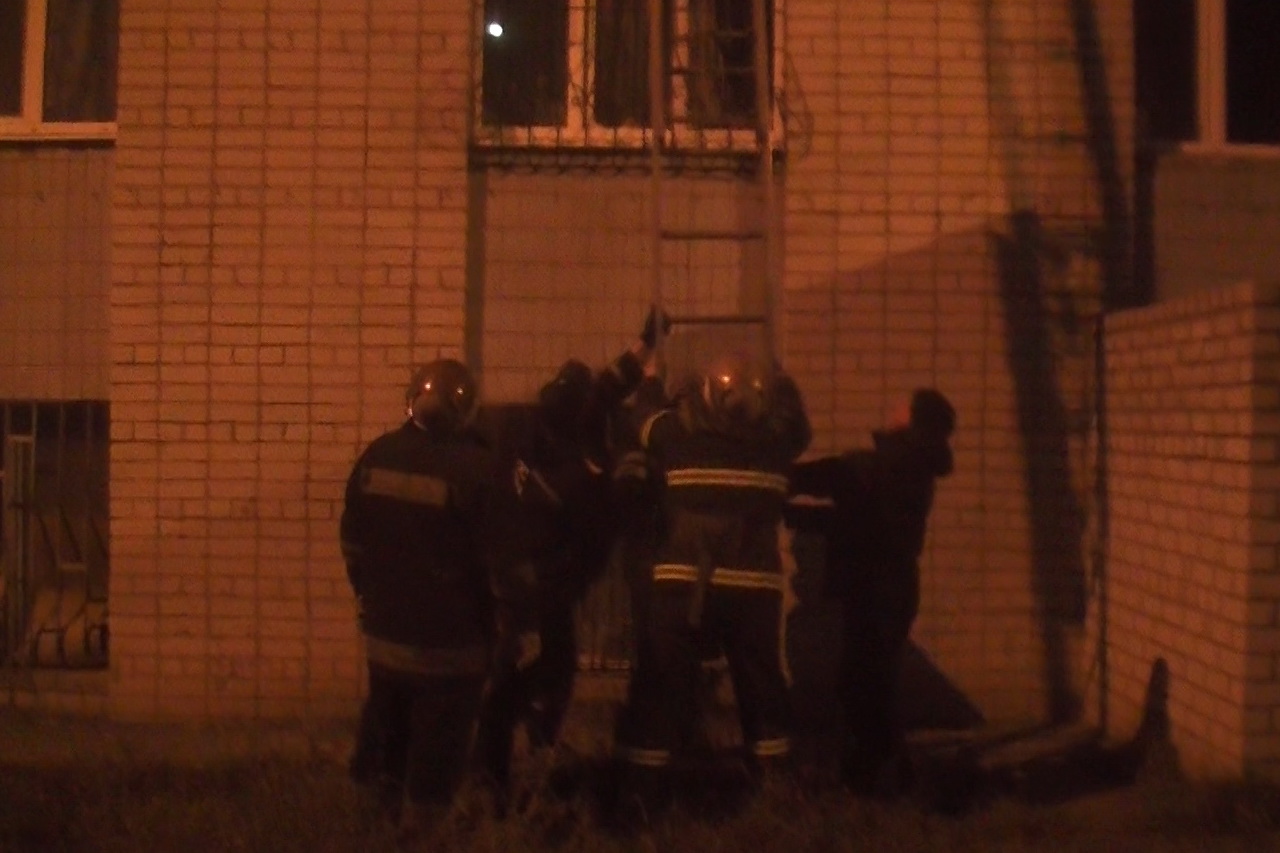 Пожар на Салтовке в Харькове. Фото: kharkiv.dsns.gov.ua