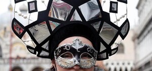 Прославились: костюм одесской Музкомедии покорил Венецианский карнавал