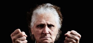 Бабуся з шилом: з’явилися нові подробиці нападу на пасажира львівської маршрутки