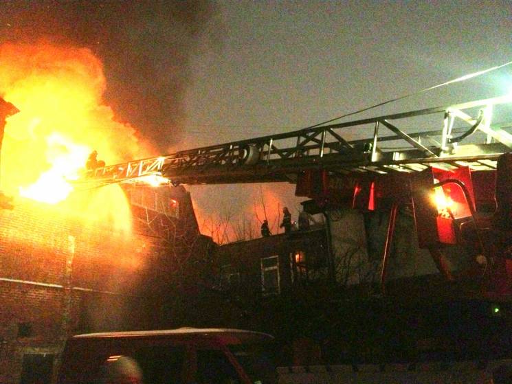 Новость - События - В центре Харькова: из пылающего дома эвакуировали 22 человека