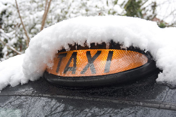 Из-за снегопада в Харькове подорожало такси