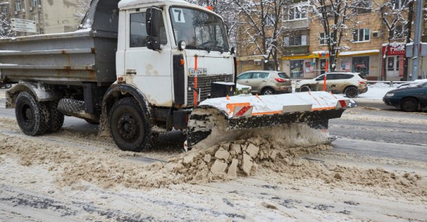 В Харькове убирают снег. Дороги в центре перекрыты. Фото: city.kharkov.ua