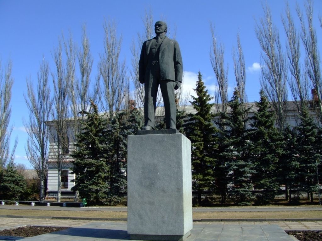 В Изюме решили продать демонтированный памятник Ленину