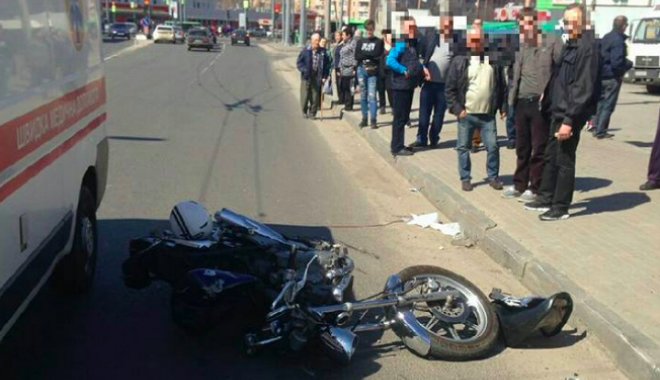 В результате аварии в Харькове на Одесской пострадал мотоциклист. Фото: нацполиция Харькова