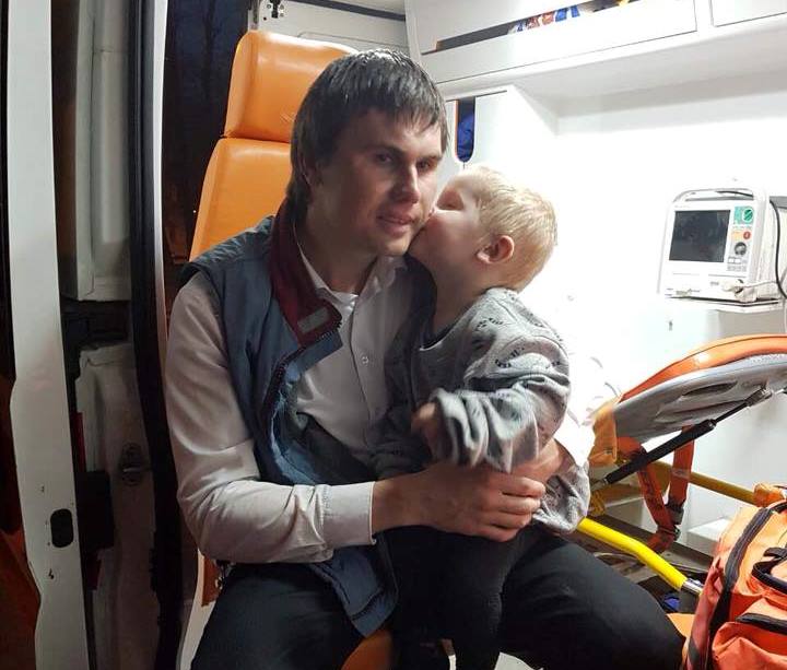 В Харькове мужчина спас на пожаре ребенка и дедушку. Фото: Facebook Харьков 1654