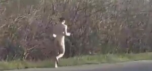 Бегавший голым по трассе мужчина рассказал, зачем он это делал