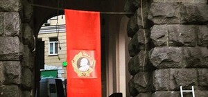 Вражеские флаги: съемки фильма в центре напугали киевлян