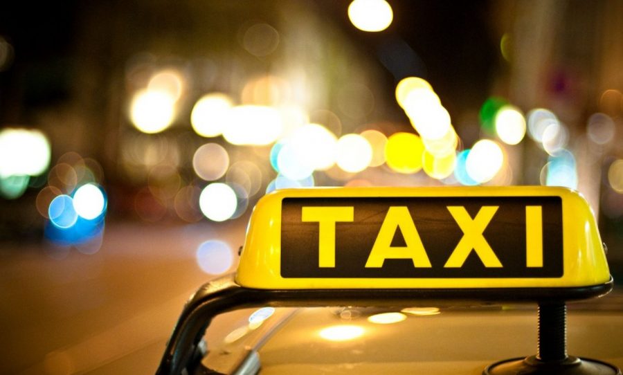 В Харькове пьяный водитель такси врезался в другое такси