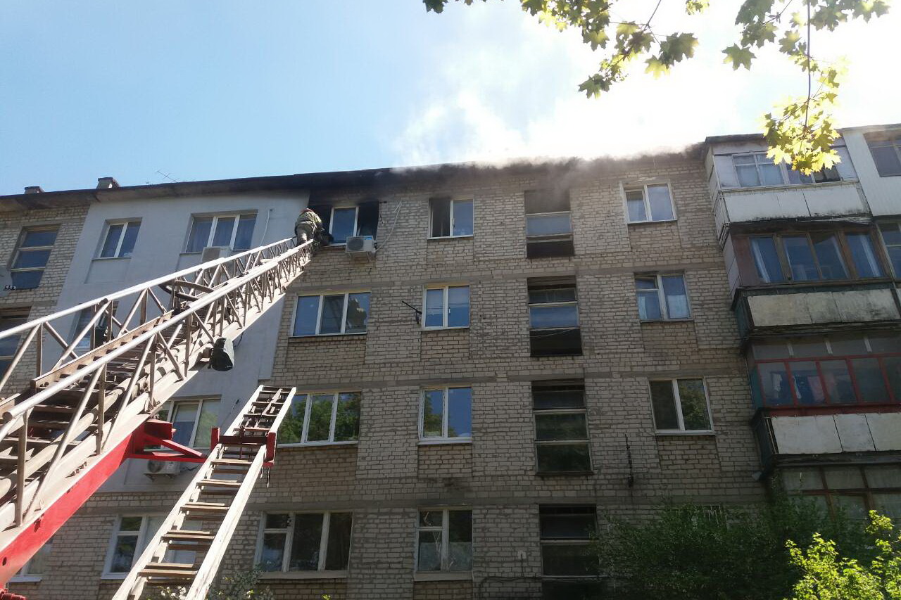 В Харькове на пожаре погиб человек, еще 11 эвакуировали. Фото: ГСЧС в Харьковской области