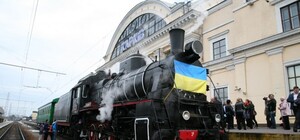 С фронтовыми песнями и ретро-музыкой: 9 мая из Харькова отправится старинный поезд