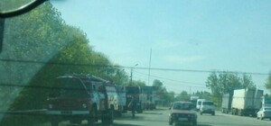 Собирают вещи и заправляют машины: жители Балаклеи готовятся к эвакуации