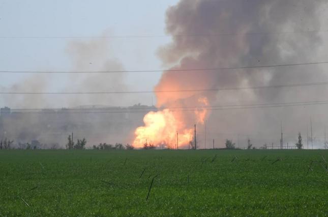 Пожар на складе боеприпасов в Балаклее локализован. Фото: Twitter