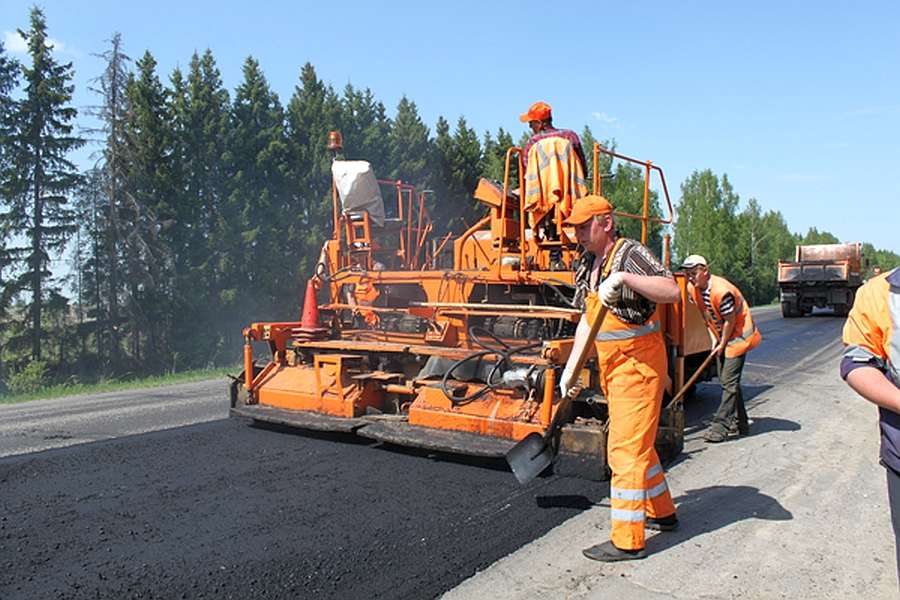 В Харьковской области продолжают ремонтировать дороги. Фото: znaj.ua