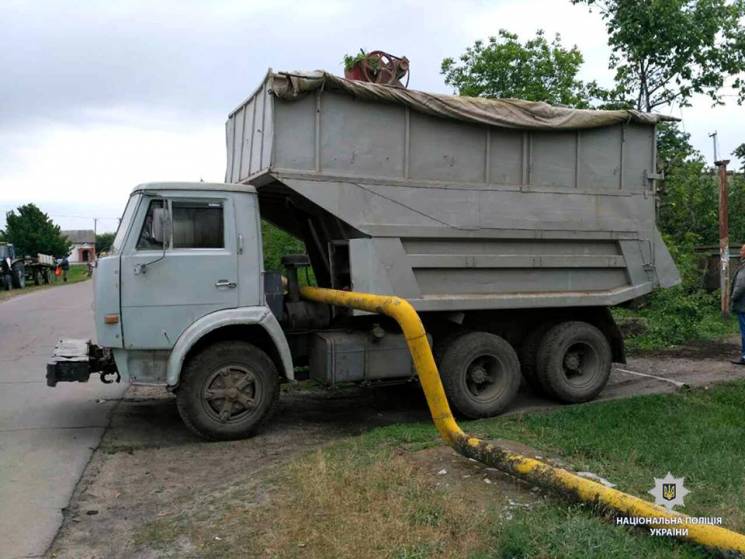 Под Харьковом мужчина украл грузовик и пьяным попал в ДТП. Фото: ГУ НП в Харьковской области
