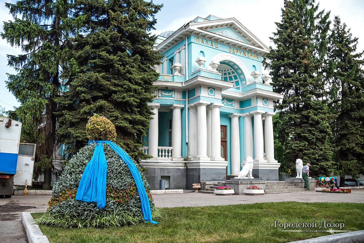В Харькове появилось платье для селфи. Фото:Василий Голосный