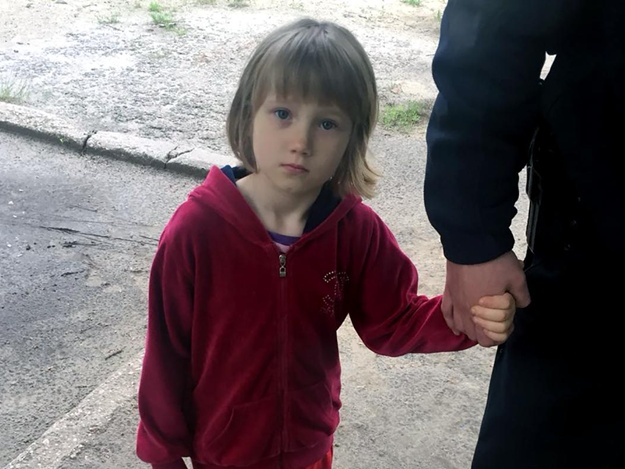 Родители девочки, найденной сегодня утром в Харькове, установлены. Фото: патрульная полиция Харьковской области