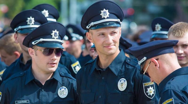 В Харькове 1 июня площадь Свободы будет охранять полиция и Нацгвардия. Фото: Facebook патрульной полиции
