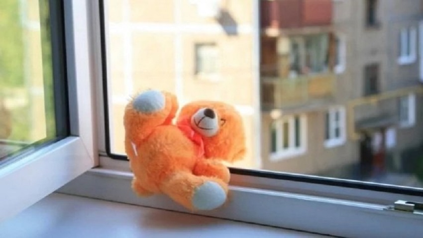 2 июня в Харькове из окна выпала трехлетняя девочка