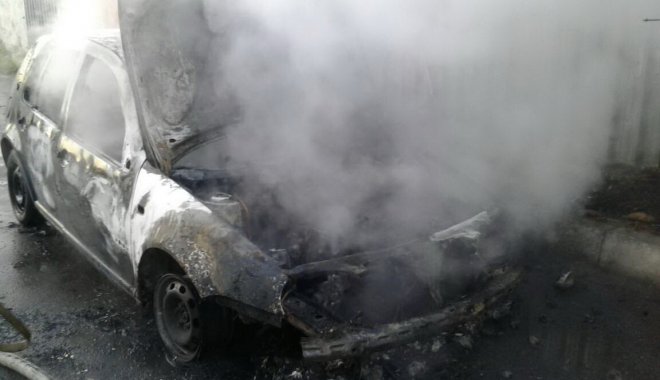В Харькове ночью 7 июня 2018 года сгорела машина. Фото: ГСЧС в Харьковской области