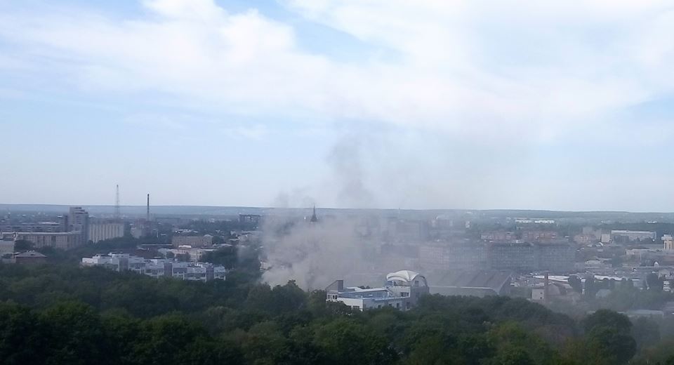 Пожар в центре Харькова на Клочковской 12 июня 2018. Фото: Андрей Дегтярёв