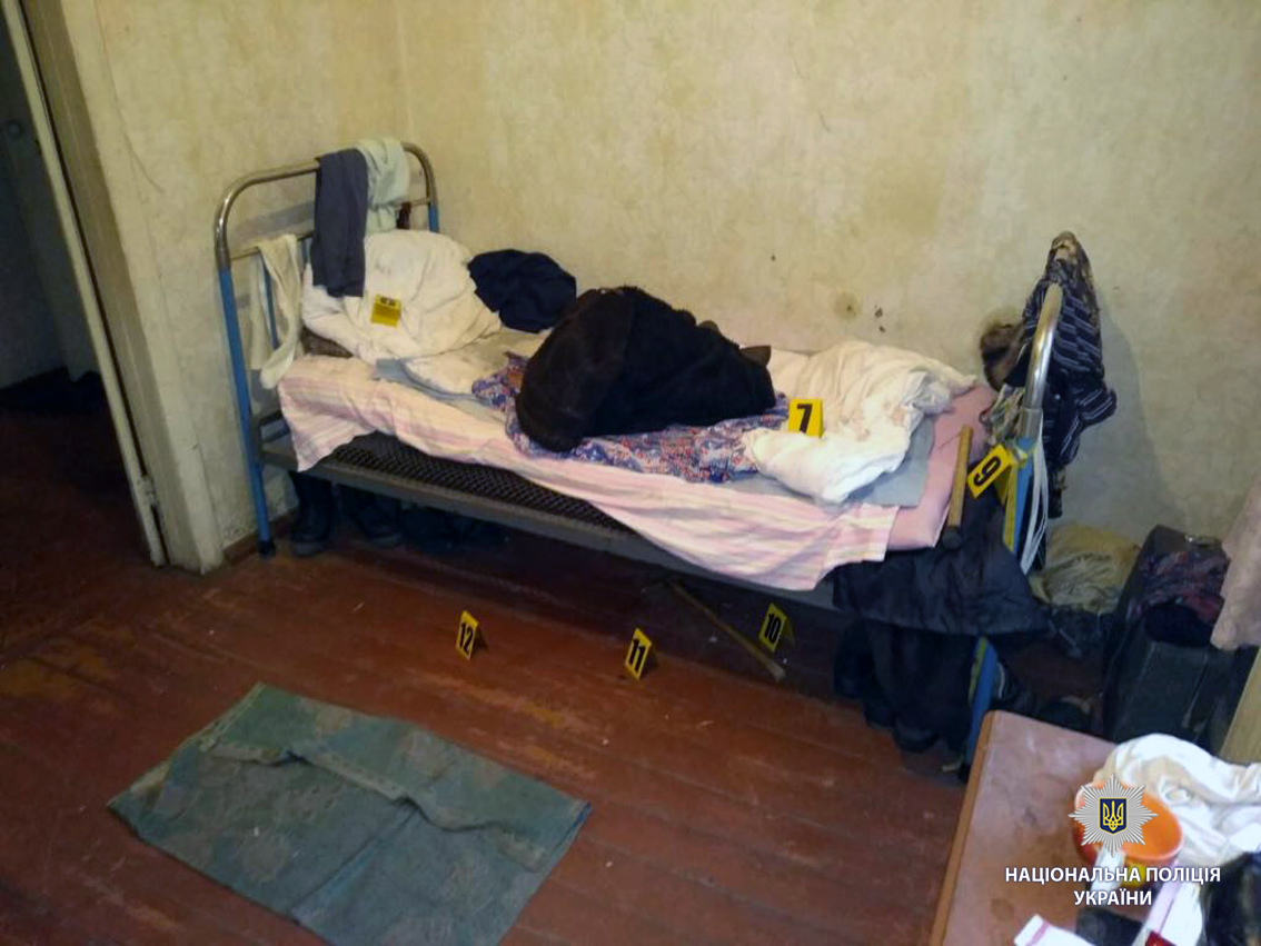 Под Харьковом пьяный мужчина забил старушку-мать. Фото: ГУ НП в Харьковской области
