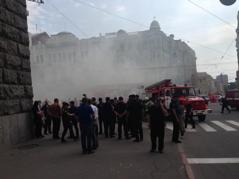 Новые подробности погрома в Харьковском горсовете. Фото: Facebook Денис Лихачов