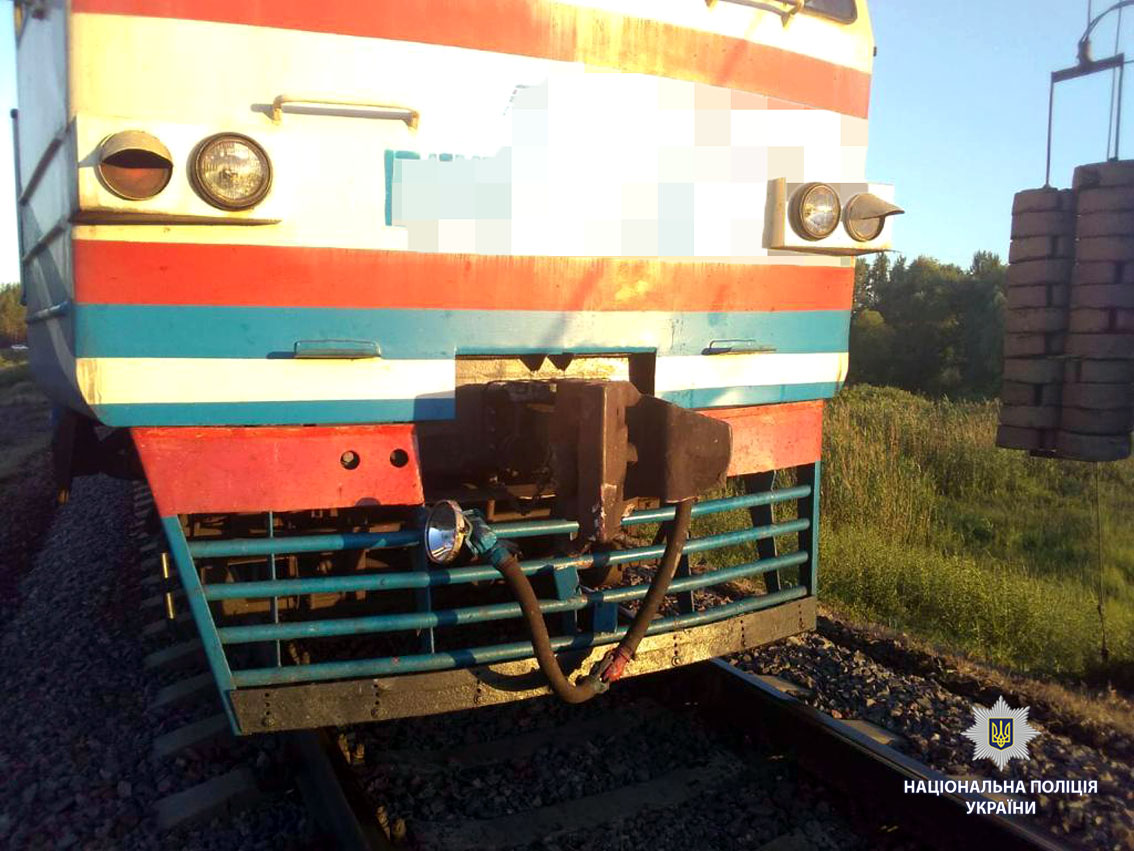 Под Харьковом мотоциклист на переезде попал под поезд. Фото: ГУ НП в Харьковской области