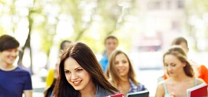 Александр Фельдман премирует выпускников школ