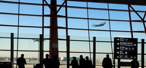 Без їжі і води: в італійському аеропорту застрягли близько сотні львів'ян