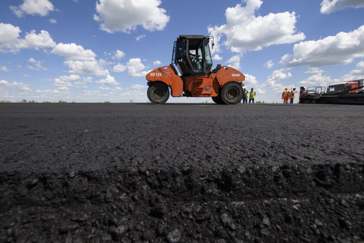 В Харьковской области продолжается ремонт дорог. Фото:censor.net.ua