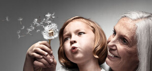 Старість – радість: скільки років найстаршим львівським батькам