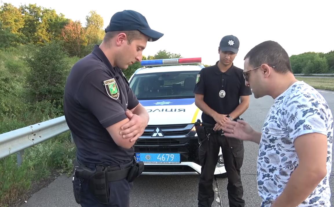 В Харькове блогер обвинил патрульных в превышении скорости (видео)
