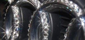 Шик-блеск: в Одессе заметили кабриолет BMW со стразами