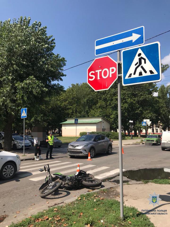 На ХТЗ мотоцикл врезался в иномарку. Фото: ГУ НП Украины в Харьковской области