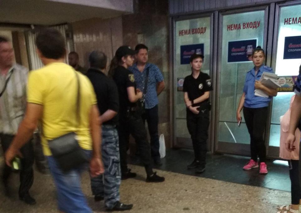 В Харькове вечером 29 июля полиция заблокировала три станции метро. Фото: ХХ