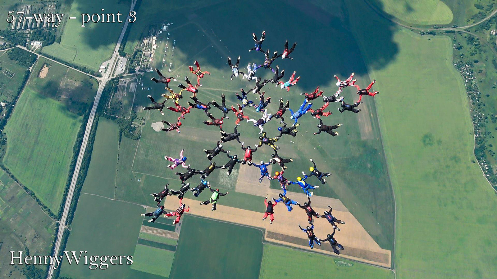 Под Харьковом парашютистки установили мировой рекорд. Фото:aeroclub.net.ua