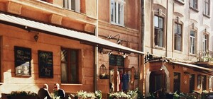 Очей не відірвати: з’явилося відео з найгарнішого дворика Львова