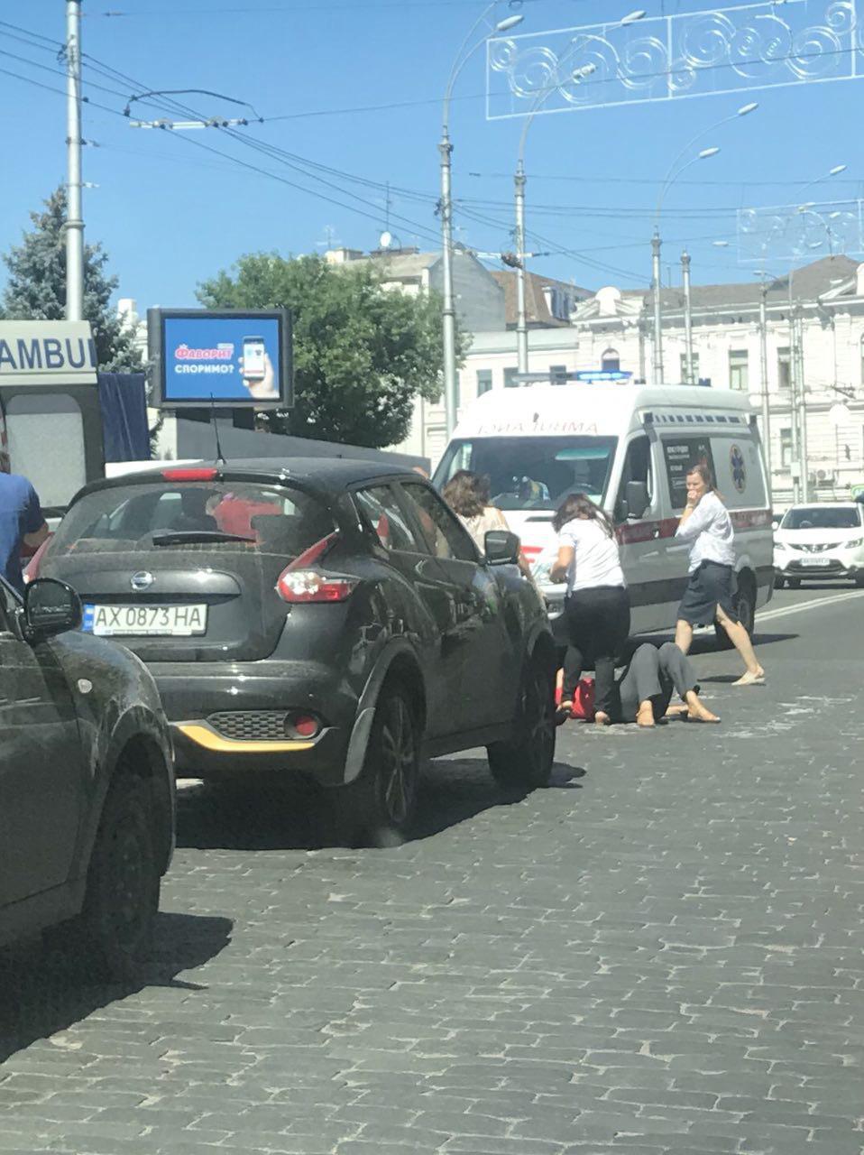 ДТП в центре Харькова: на переходе сбита женщина. Фото: ХХ