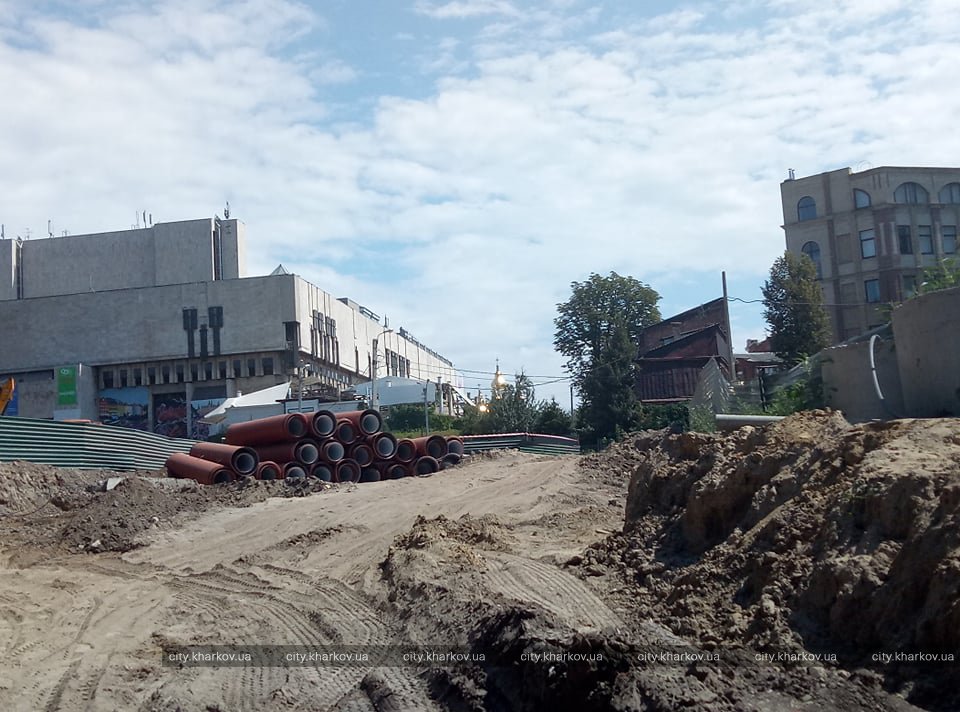 За ХНАТОБом строят новую дорогу. Фото: city.kharkov.ua