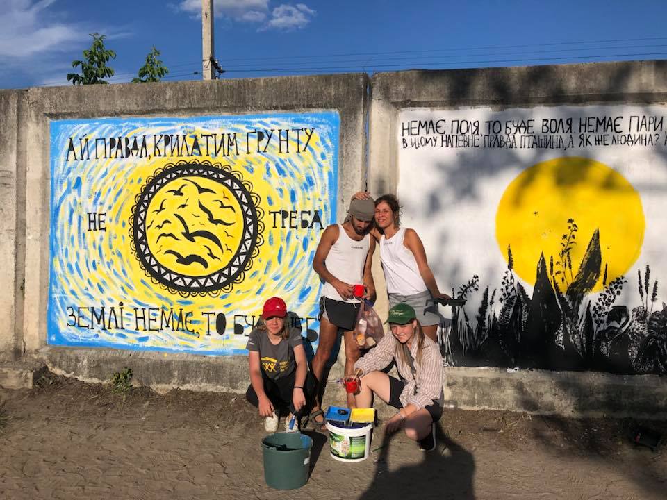 Мерефянка набросилась на волонтеров из-за украинского языка. Фото: Facebook Наталья Рябуха