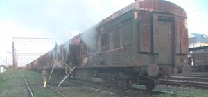 Видеофакт: под Харьковом на железной дороге сгорел пассажирский вагон