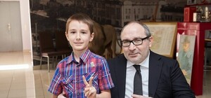 Гордость Харькова: мэр наградил 8-летнего чемпиона мира по шахматам