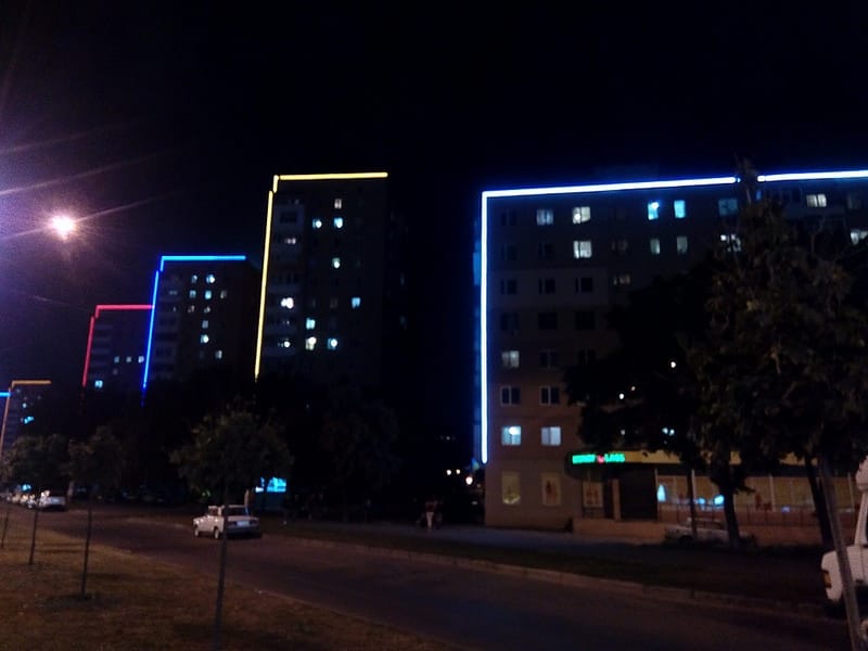 В Харькове подсветили дома на проспекте Гагарина. Фото: Елена Алексеенко