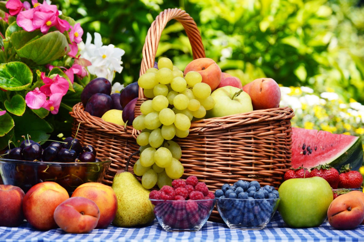 Харьковчанам не рекомендуют покупать овощи и фрукты из Херсонской области
