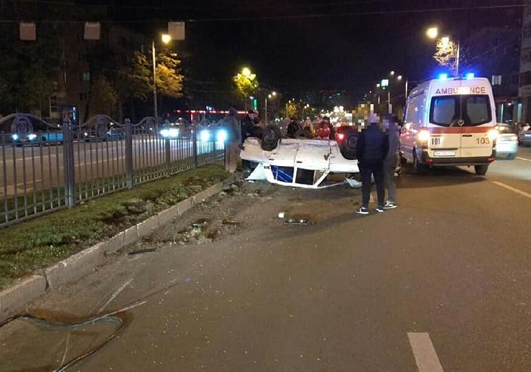 В ночь с 6 на 7 октября 2018 в Харькове произошло два серьезных ДТП с участием ВМW. Фото: пресс-служба патрульной полиции