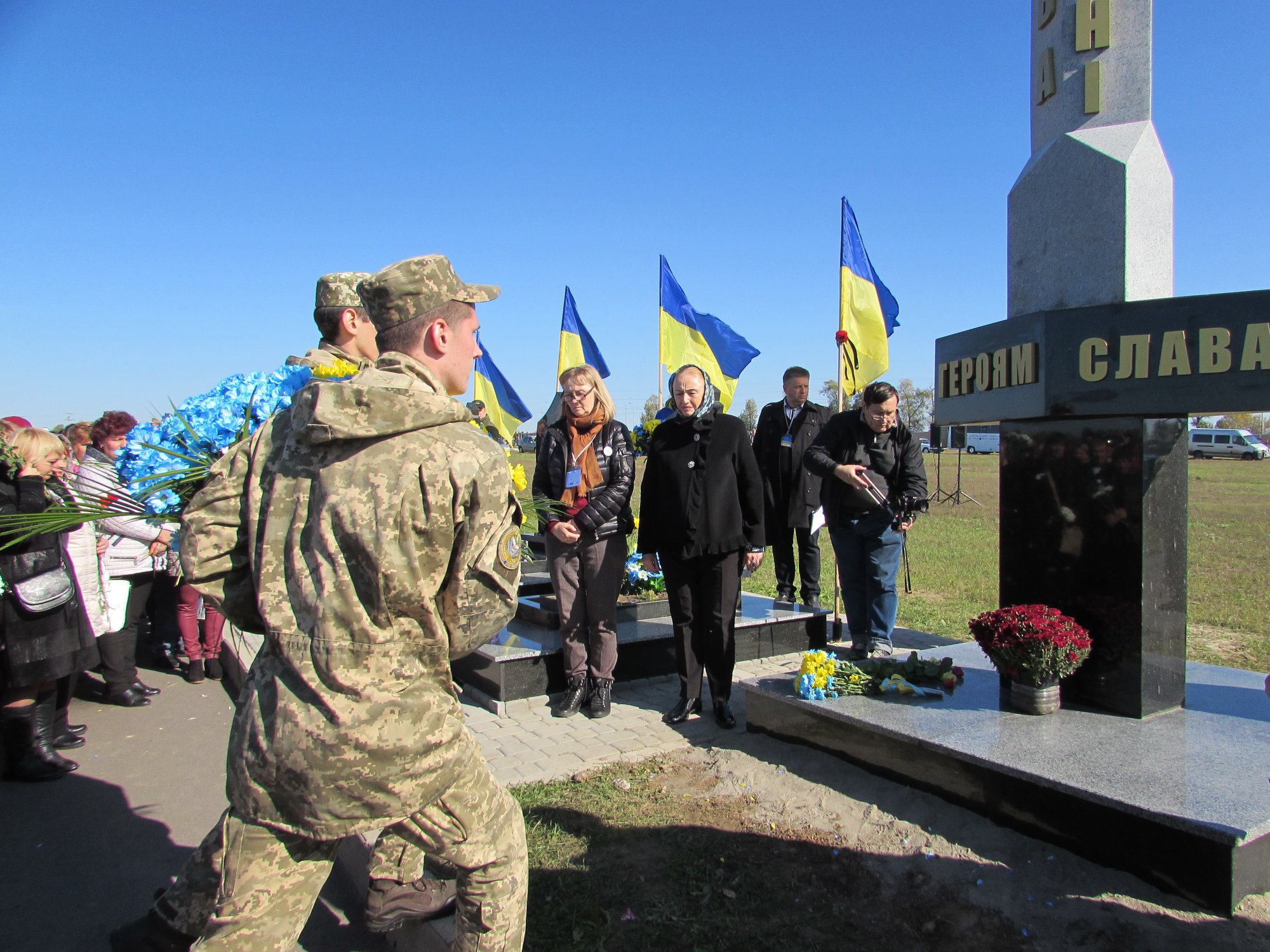 В Харькове открыли стелу памяти погибшим героям АТО. Фото: Ольга Исакова